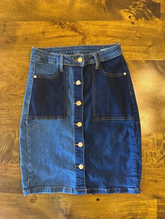 Blue Patchwork Denim Button-Front Pencil Skirt - Picture 3 of 4